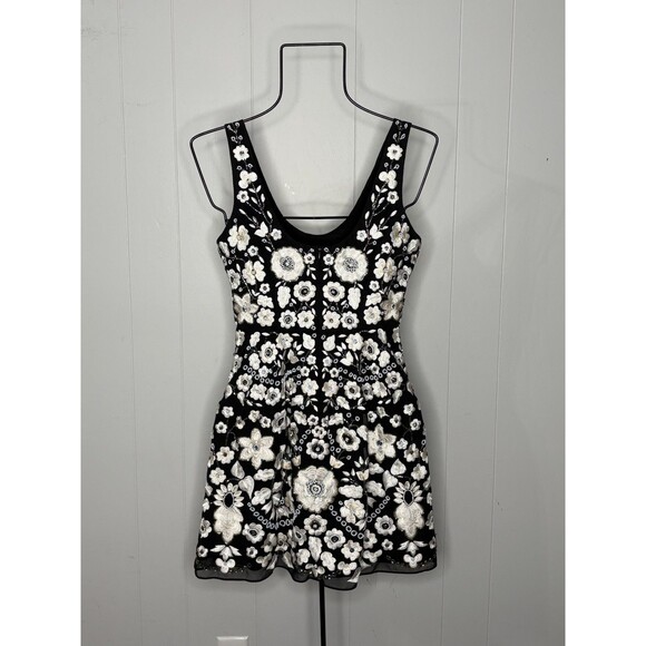 Needle & Thread Sz 2 Beaded Embroidered Black White Floral Prom Dress Homecoming - Picture 8 of 9